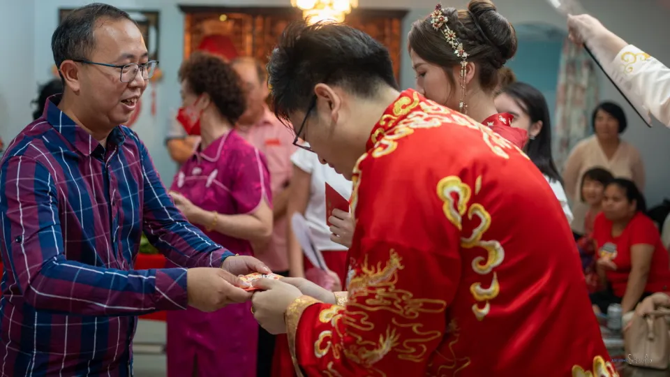 Zhen Hui & May Lee candid wedding celebration moment, story opener frame 89, by Famous Bridal Kuantan