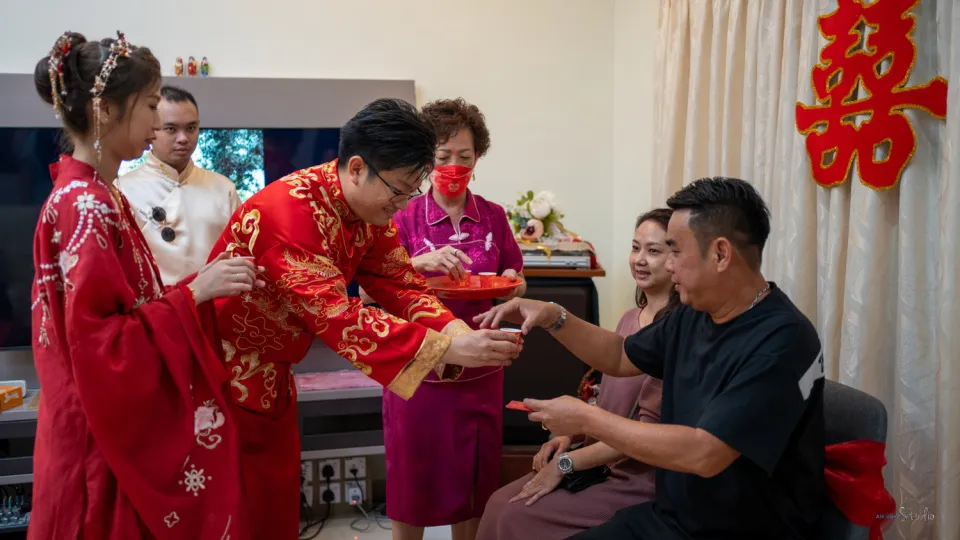 Zhen Hui & May Lee family blessing wedding portrait, quiet in-between moment frame 146, by Famous Bridal Kuantan