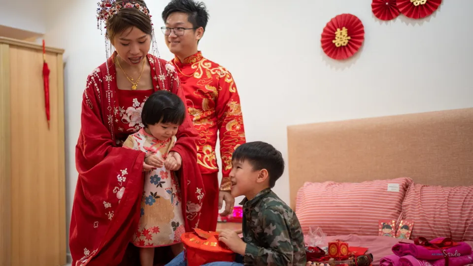 Zhen Hui & May Lee family group wedding photo, family memory frame 155, by Famous Bridal Kuantan