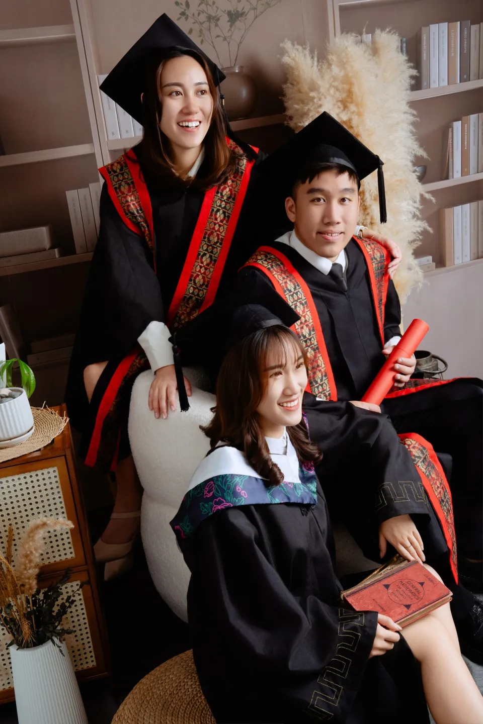 Graduate portrait with siblings and family in studio