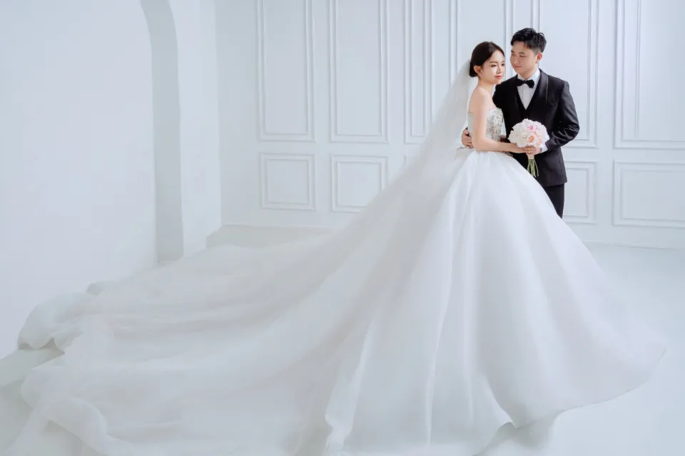 74A02893 | Famous Bridal