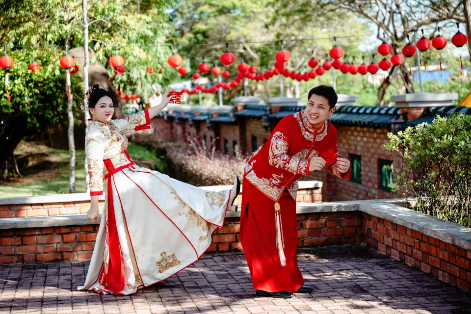 SO 1233 3872 | Famous Bridal